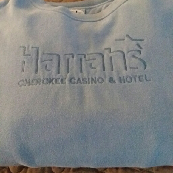 HOST PICK !! Harrah's Casino Sweatshirt 💙 - Picture 2 of 2